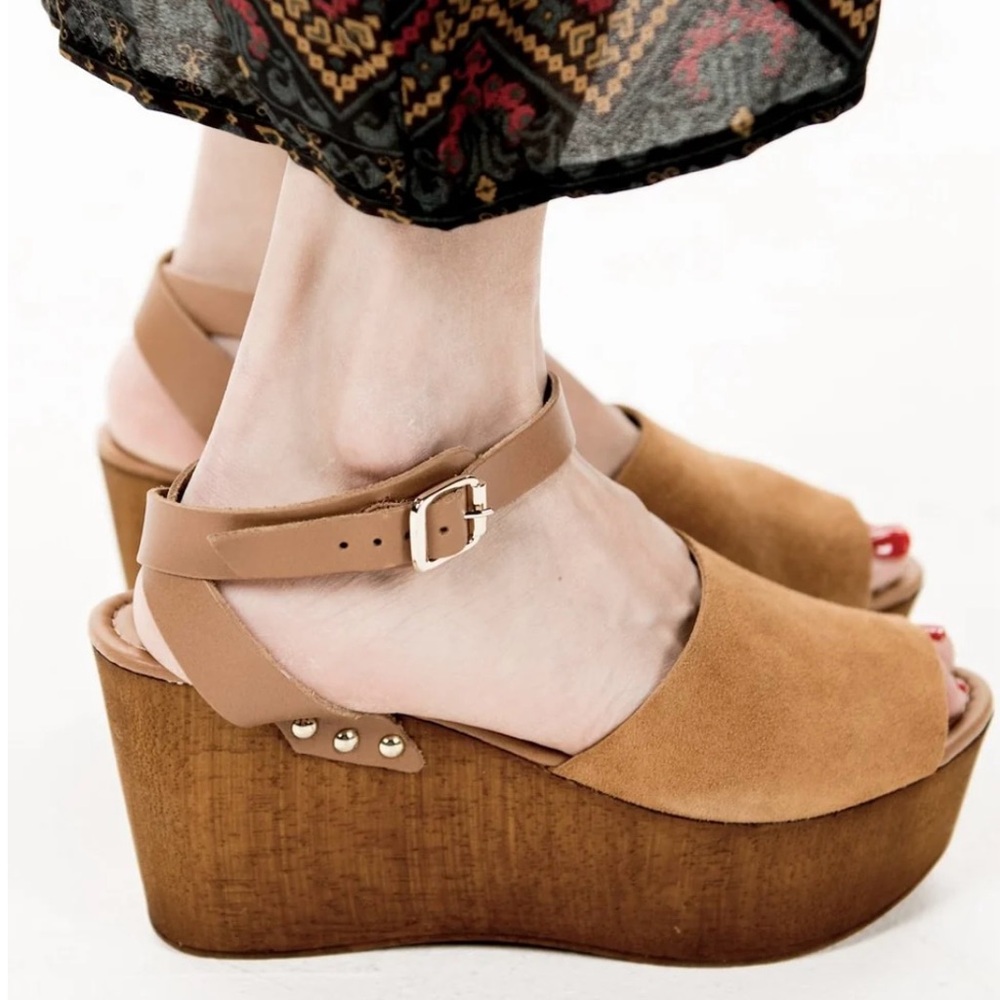 Seychelles Tan Wedges